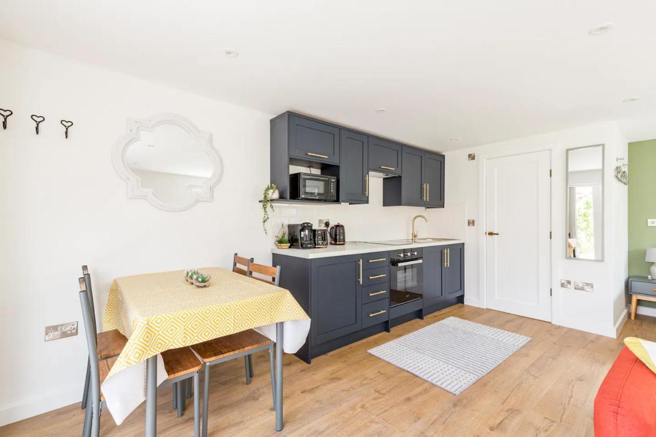 Charming Chester Studio With Private Garden & Free Parking Bagian luar foto