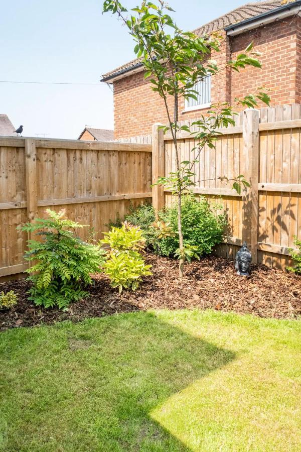 Charming Chester Studio With Private Garden & Free Parking Bagian luar foto