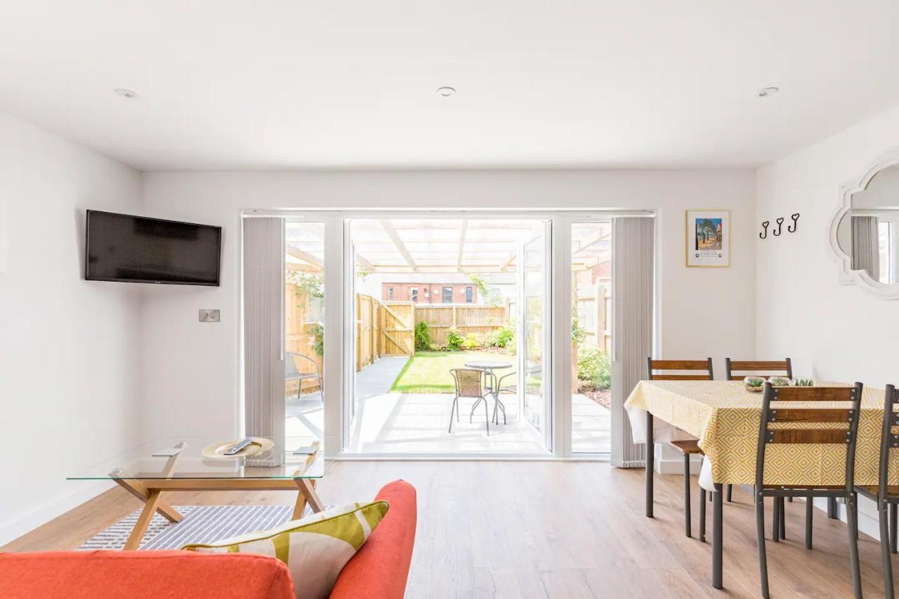 Charming Chester Studio With Private Garden & Free Parking Bagian luar foto