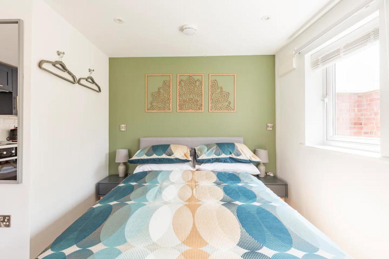 Charming Chester Studio With Private Garden & Free Parking Bagian luar foto