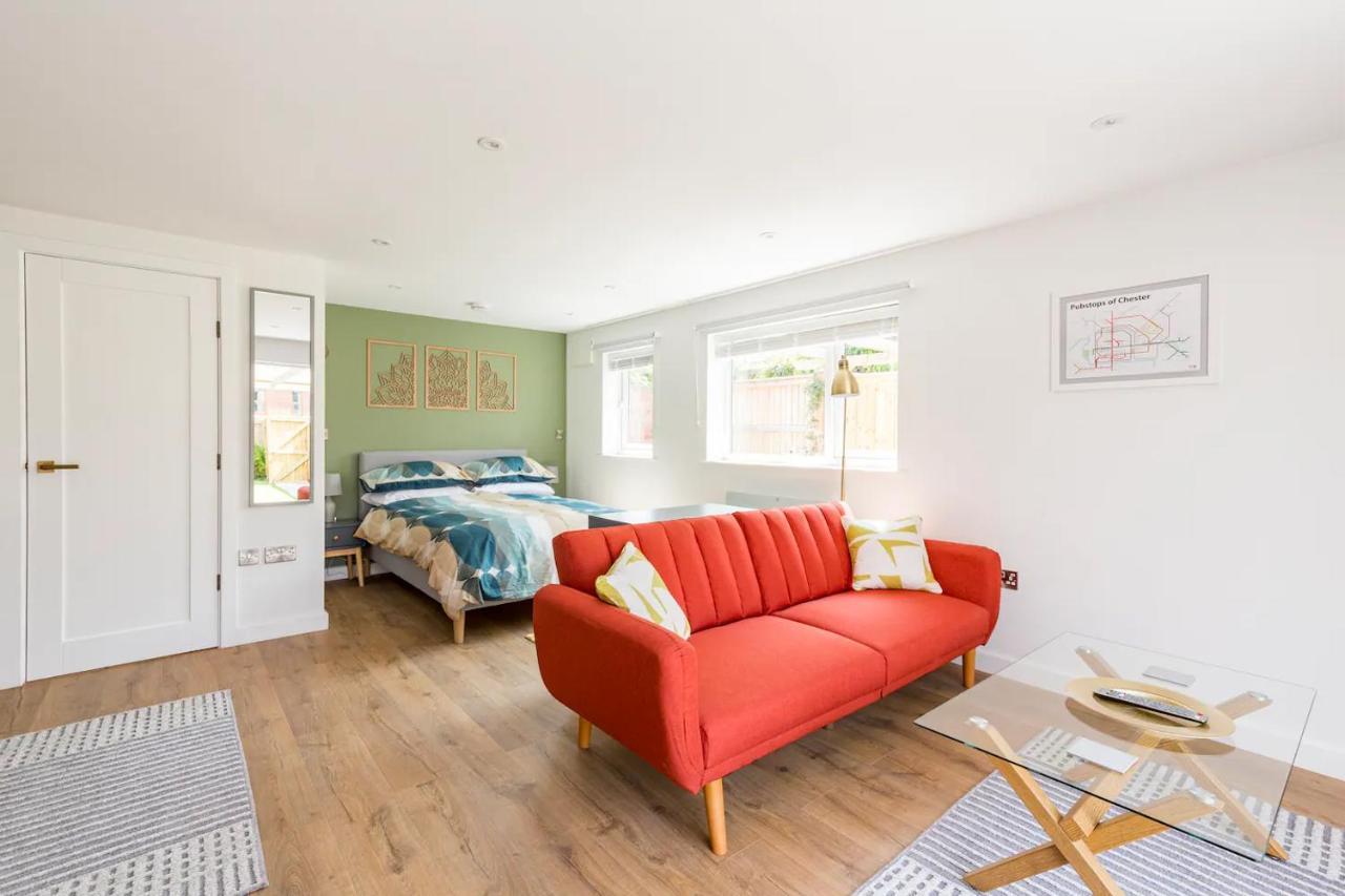 Charming Chester Studio With Private Garden & Free Parking Bagian luar foto