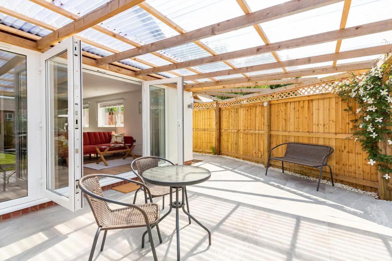 Charming Chester Studio With Private Garden & Free Parking Bagian luar foto